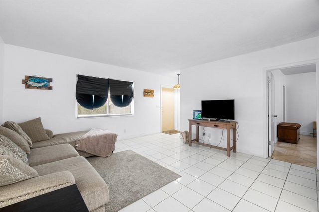 658 NE 6th Court E E, Boynton Beach, FL 33435