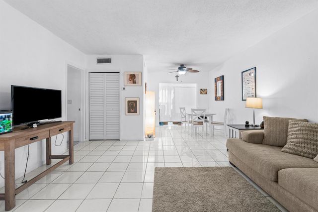 658 NE 6th Court E E, Boynton Beach, FL 33435