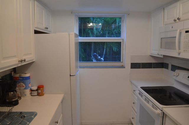 658 NE 6th Court E E, Boynton Beach, FL 33435