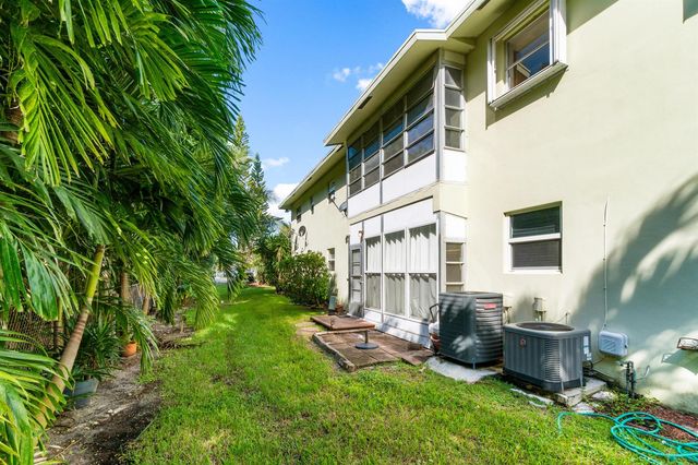 658 NE 6th Court E E, Boynton Beach, FL 33435