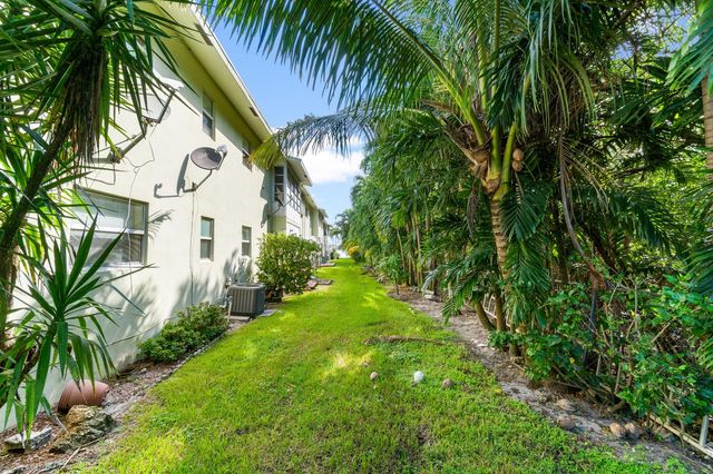 658 NE 6th Court E E, Boynton Beach, FL 33435