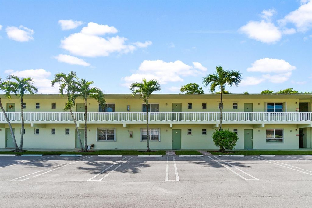 658 NE 6th Court E E, Boynton Beach, FL 33435
