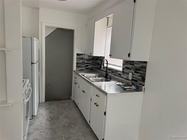9606 Chatham, Detroit, MI 48239