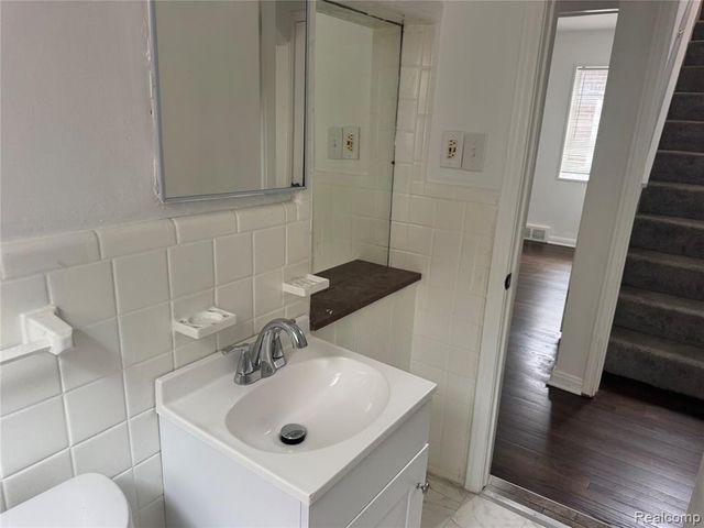 9606 Chatham, Detroit, MI 48239