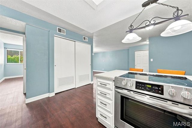 1465 Heritage Landing 104, St Charles, MO 63303