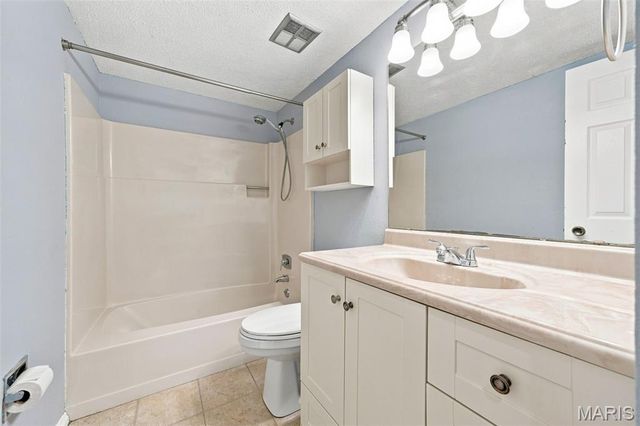 1465 Heritage Landing 104, St Charles, MO 63303