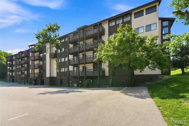 1465 Heritage Landing 104, St Charles, MO 63303