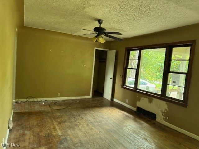 1185 Townsend Avenue, Youngstown, OH 44505