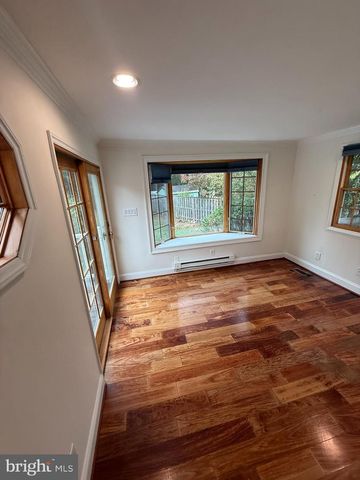 5405 BROOKLAND RD, Alexandria, VA 22310