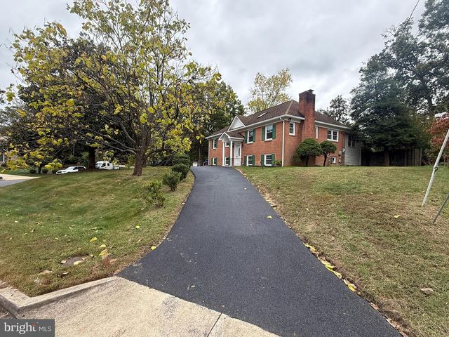5405 BROOKLAND RD, Alexandria, VA 22310