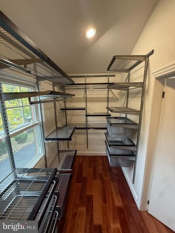 5405 BROOKLAND RD, Alexandria, VA 22310