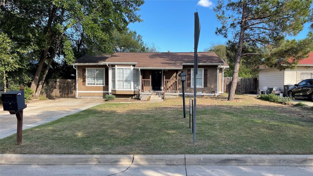 722 Circle Drive, Arlington, TX 76010 — exterior