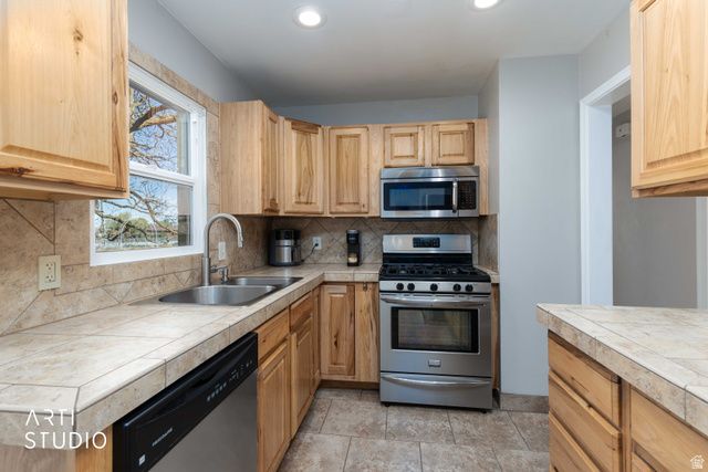 907 S TYLER AVE, Ogden, UT 84404