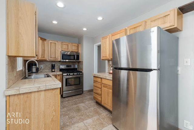 907 S TYLER AVE, Ogden, UT 84404