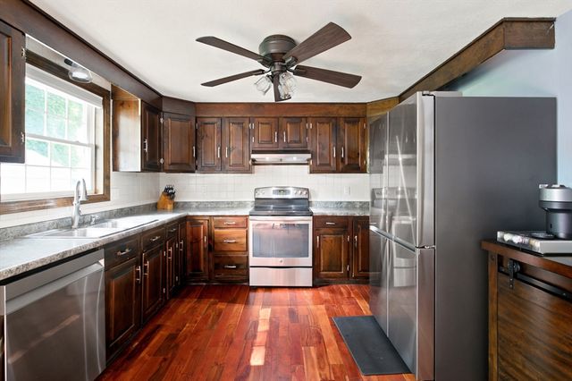 19 Sawdy Pond Avenue, Tiverton, RI 02878