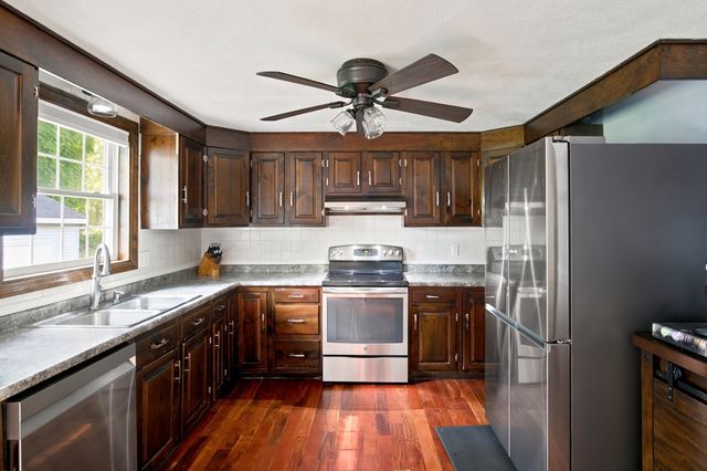 19 Sawdy Pond Avenue, Tiverton, RI 02878