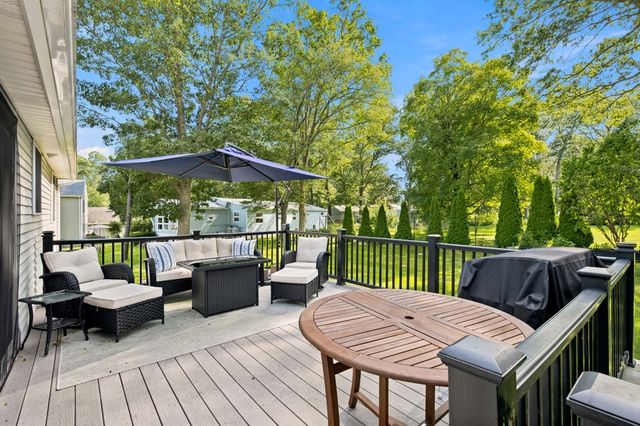 19 Sawdy Pond Avenue, Tiverton, RI 02878