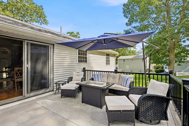 19 Sawdy Pond Avenue, Tiverton, RI 02878