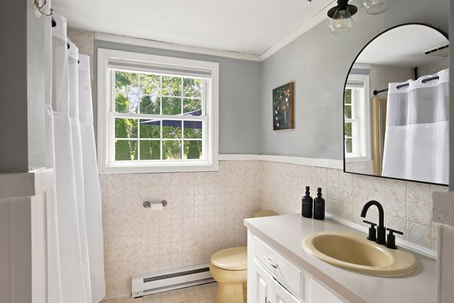 19 Sawdy Pond Avenue, Tiverton, RI 02878