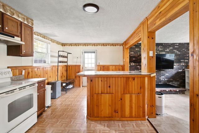 19 Sawdy Pond Avenue, Tiverton, RI 02878