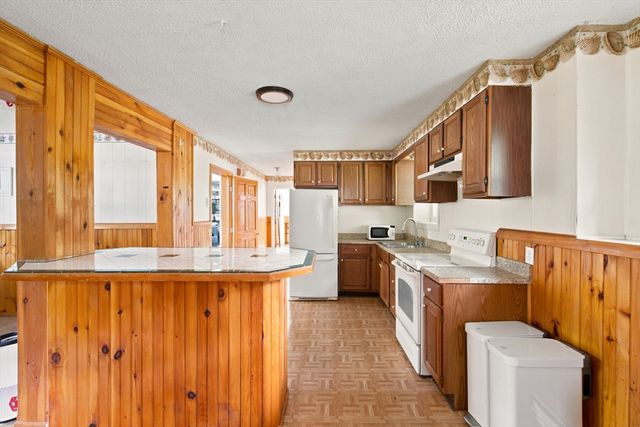 19 Sawdy Pond Avenue, Tiverton, RI 02878
