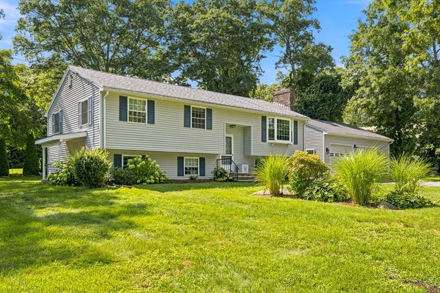 19 Sawdy Pond Avenue, Tiverton, RI 02878