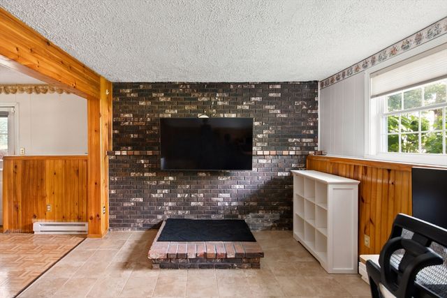 19 Sawdy Pond Avenue, Tiverton, RI 02878
