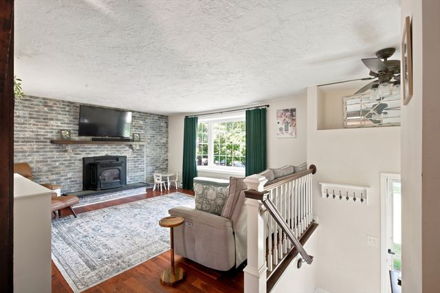 19 Sawdy Pond Avenue, Tiverton, RI 02878