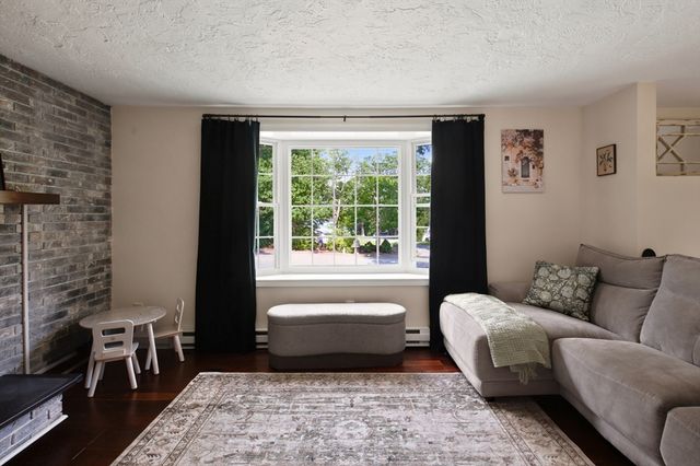 19 Sawdy Pond Avenue, Tiverton, RI 02878