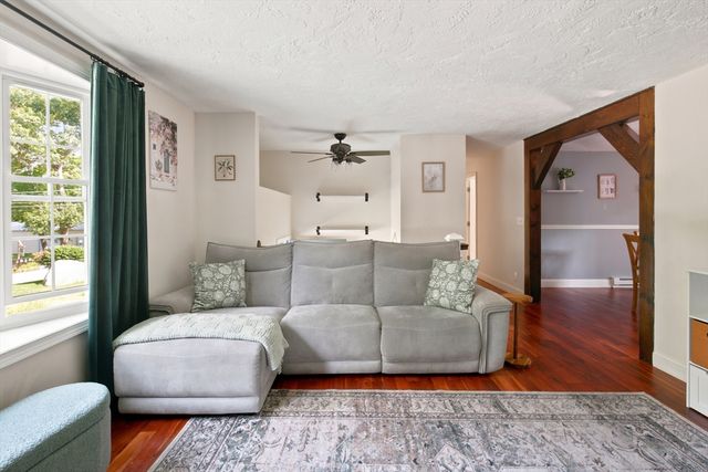 19 Sawdy Pond Avenue, Tiverton, RI 02878