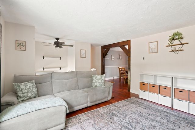 19 Sawdy Pond Avenue, Tiverton, RI 02878