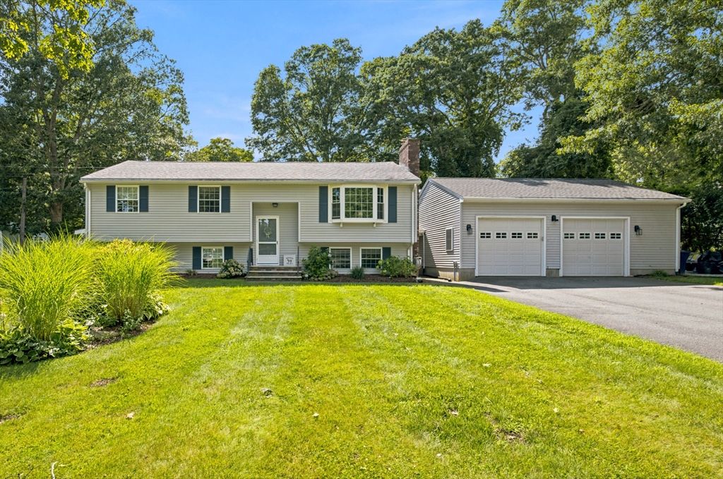 19 Sawdy Pond Avenue, Tiverton, RI 02878