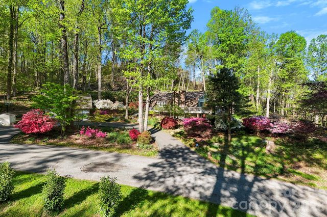 336 Sky Lake Drive, Hendersonville, NC 28739