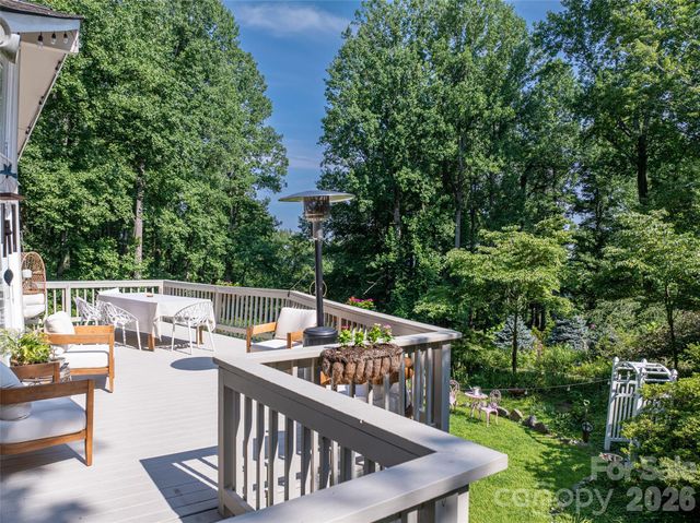 336 Sky Lake Drive, Hendersonville, NC 28739