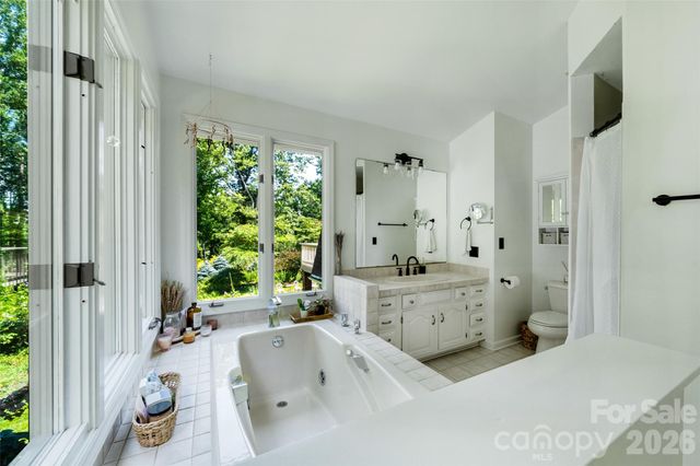 336 Sky Lake Drive, Hendersonville, NC 28739