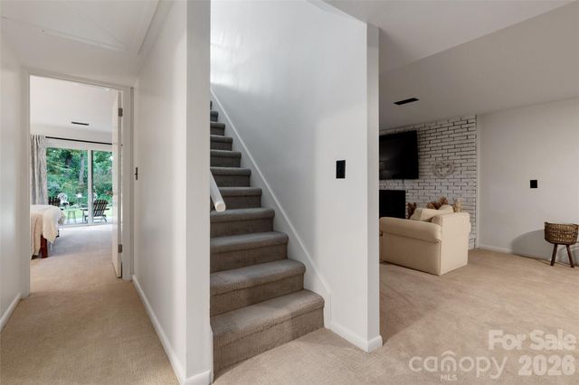 336 Sky Lake Drive, Hendersonville, NC 28739