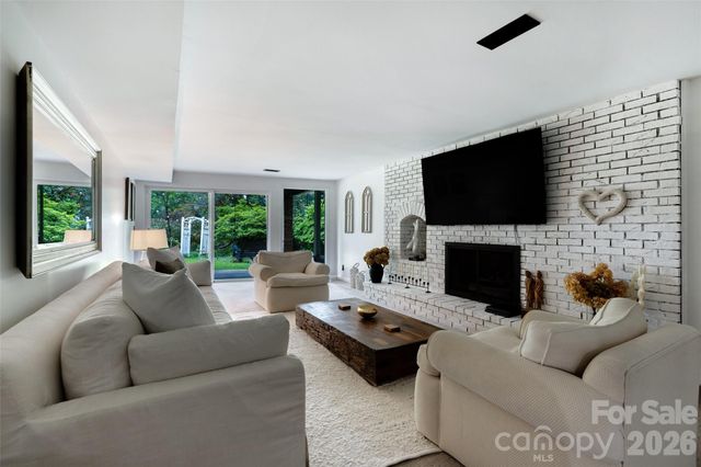 336 Sky Lake Drive, Hendersonville, NC 28739