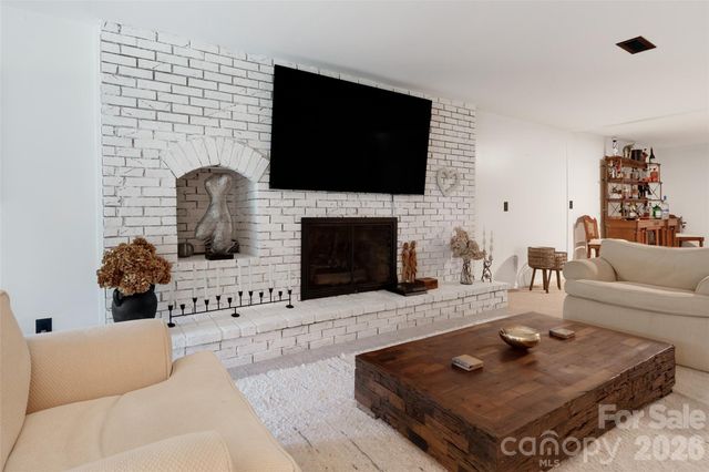 336 Sky Lake Drive, Hendersonville, NC 28739
