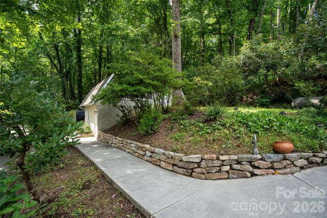 336 Sky Lake Drive, Hendersonville, NC 28739