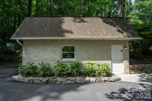 336 Sky Lake Drive, Hendersonville, NC 28739