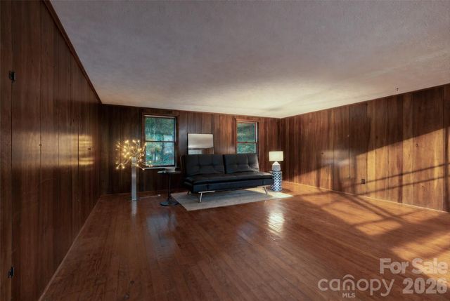336 Sky Lake Drive, Hendersonville, NC 28739