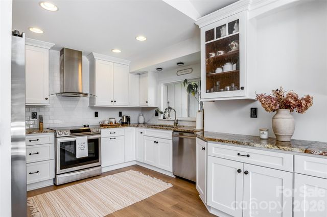 336 Sky Lake Drive, Hendersonville, NC 28739