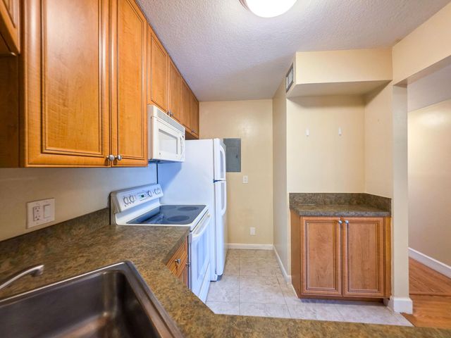 1109 Green Pine Boulevard H3, West Palm Beach, FL 33409