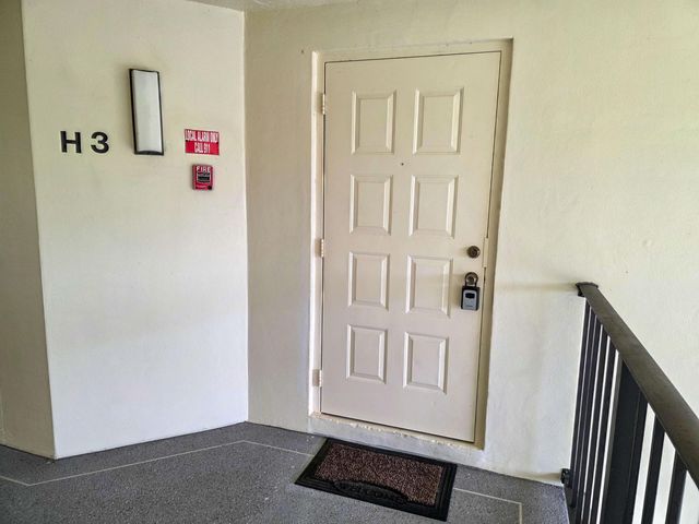 1109 Green Pine Boulevard H3, West Palm Beach, FL 33409