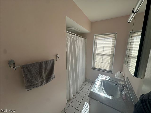 15875 Van Aken Boulevard, Shaker Heights, OH 44120