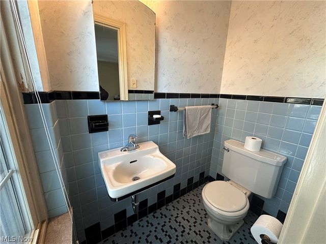 15875 Van Aken Boulevard, Shaker Heights, OH 44120