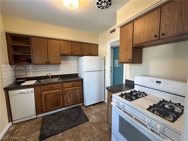 15875 Van Aken Boulevard, Shaker Heights, OH 44120