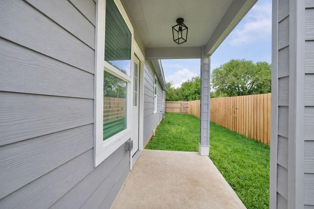 113 Bolden St A B, Houston, TX 77029