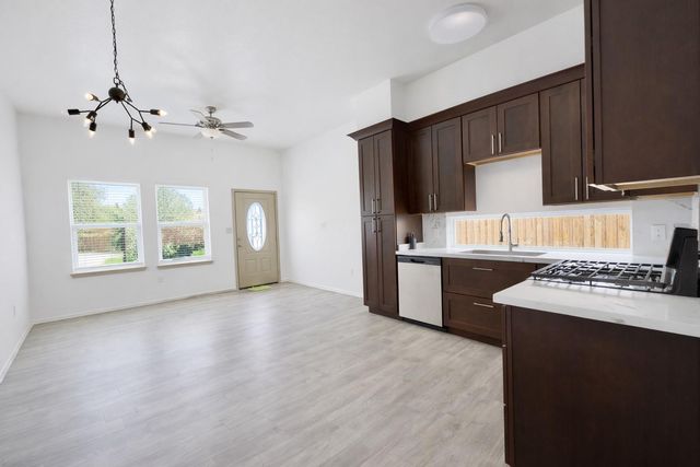 113 Bolden St A B, Houston, TX 77029