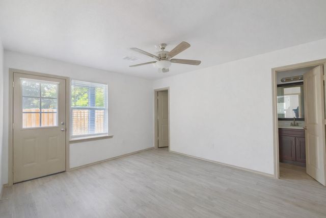 113 Bolden St A B, Houston, TX 77029